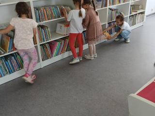 W bibliotece